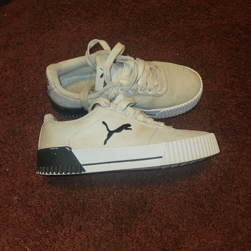 Kids Puma shoes size 3 - Picture 2 of 6